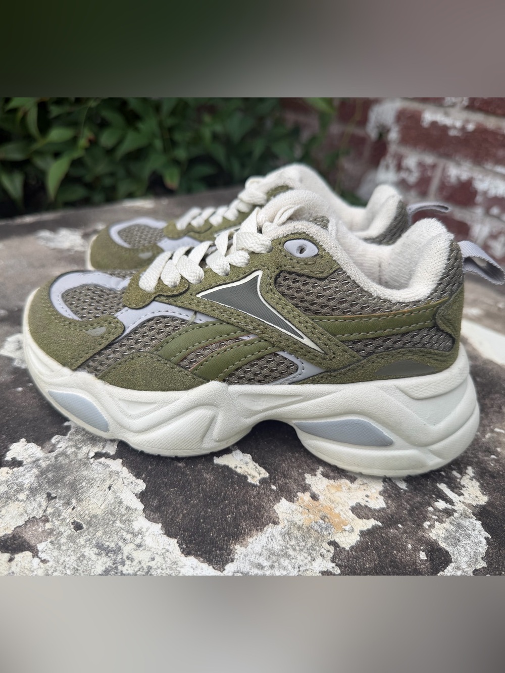 Reebok Charge Run Unisex Kids Sage White Gray Mesh Chunky Athletic Sneaker Sz 11 - Picture 6 of 15